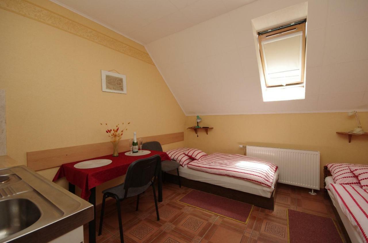 Burg Apartman Gyula Exterior photo